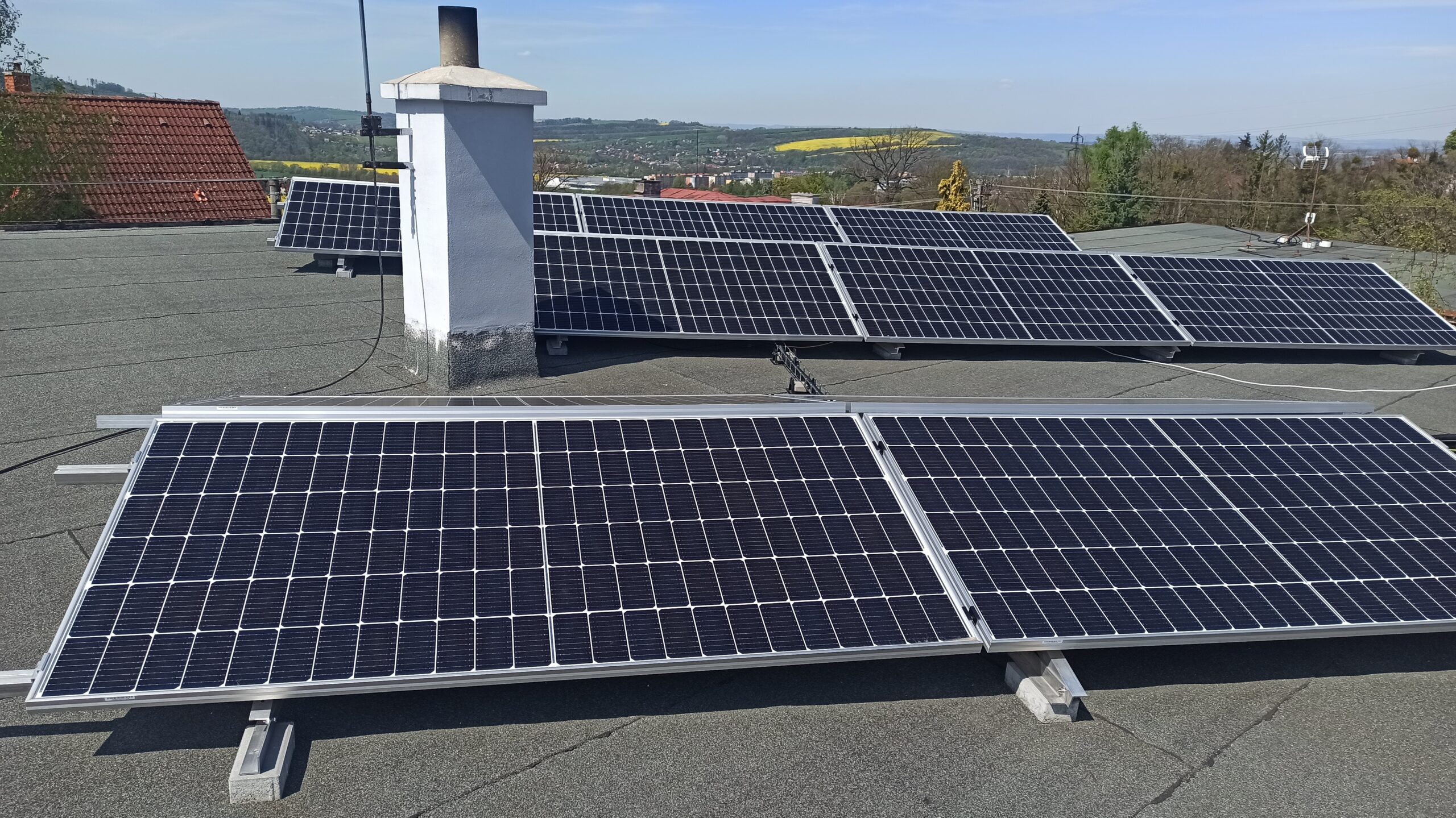 Instalace fotovoltaických panelů na rodinný dům ve Valašském Meziříčí – AmperSun